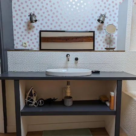 Cozy Center Apartment *